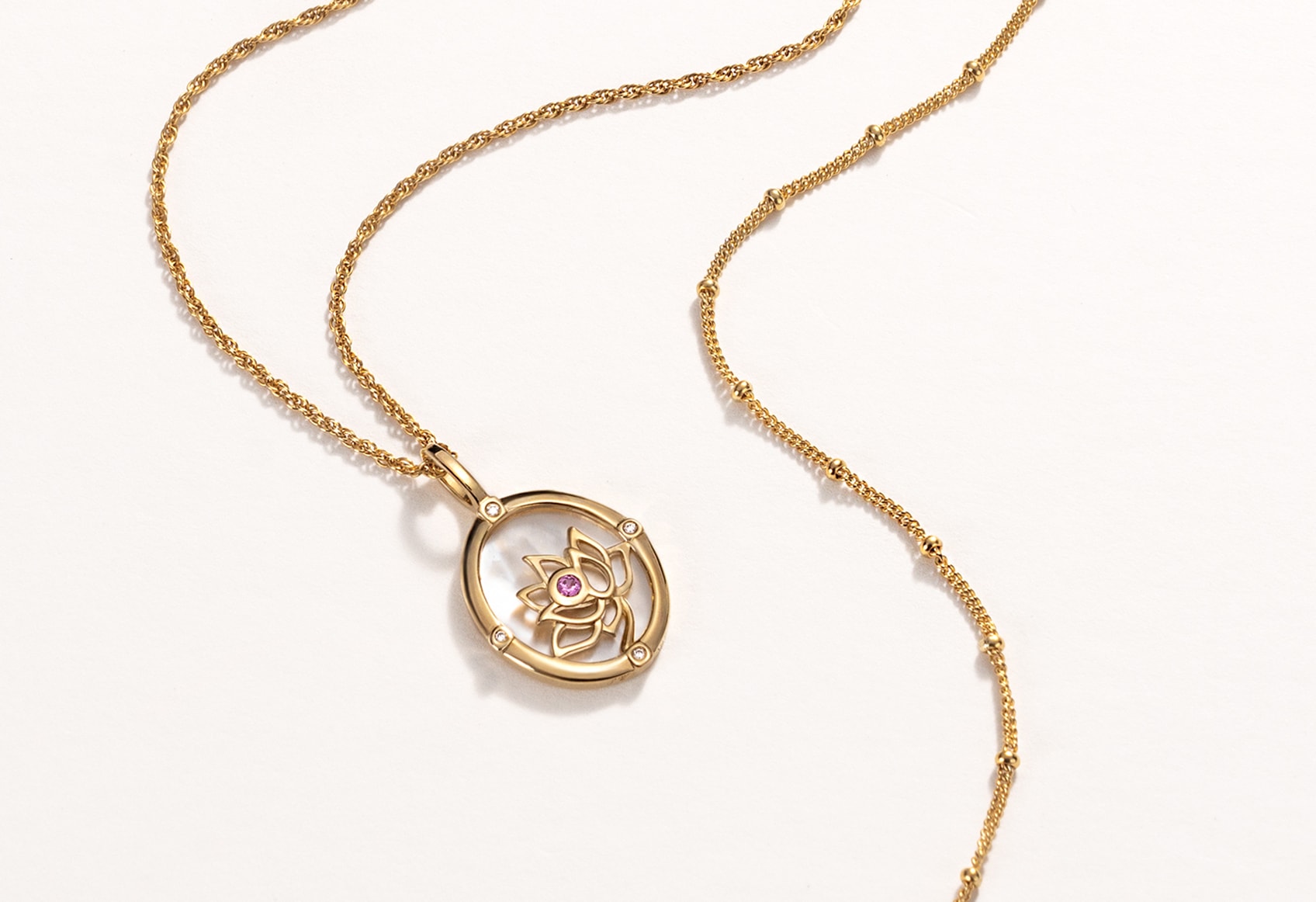 「高貴的蓮」墜飾系列 - 蓮花出淤泥而不染，是純淨優雅的象徵。