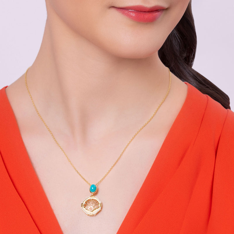The Tang Elegance Necklace 18kt Yellow Gold with Blue Chalcedony Model View | Shen Yun Shop
