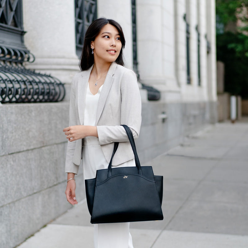 Tang Dynasty Grace Tote Bag Black Model | Shen Yun Collections  