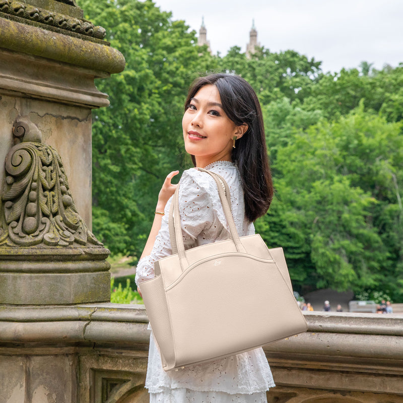 Tang Dynasty Grace Tote Bag Parchment Beige Model | Shen Yun Collections