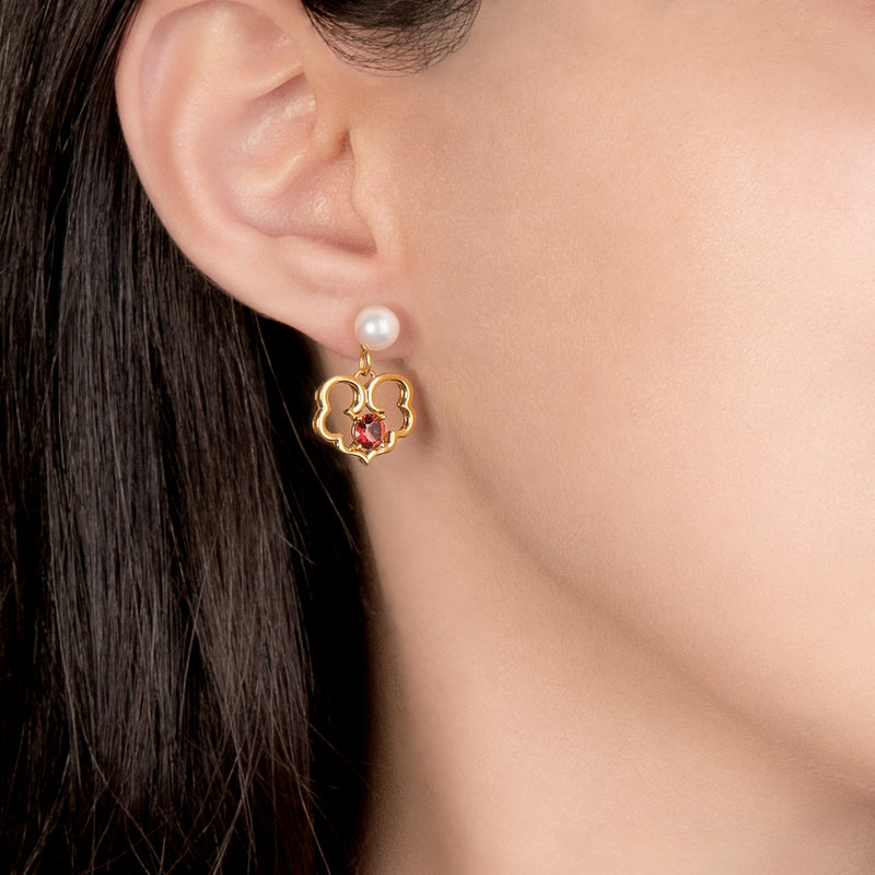 The Timeless Blessings Earrings 18kt Yellow Gold with Spessartite Garnet