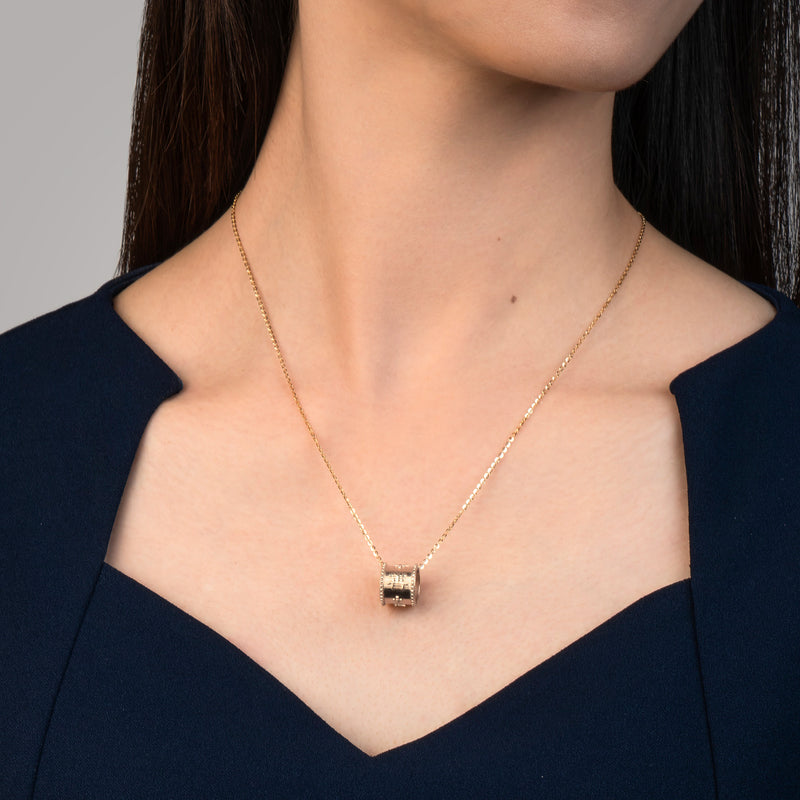 Zhen Shan Ren Eternity Necklace Yellow Gold Model Image | Shen Yun Collections