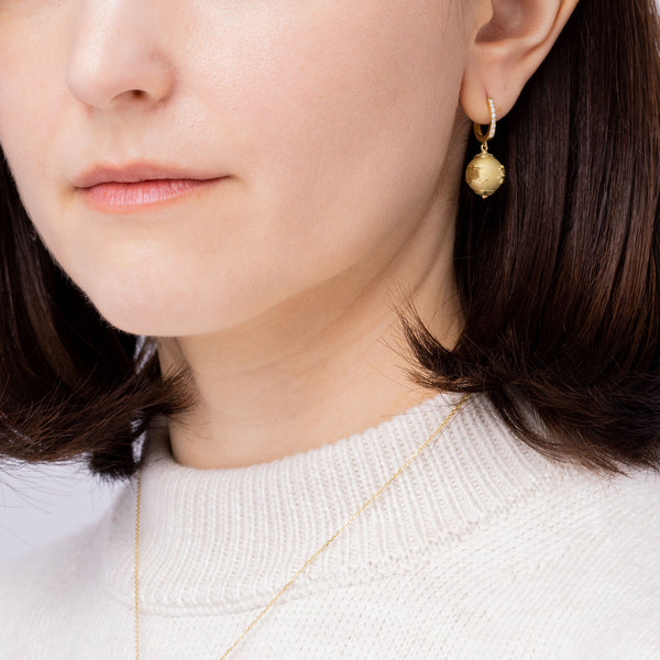 Zhen Shan Ren Timeless Heritage Earrings 18kt Gold Model | Shen Yun Shop